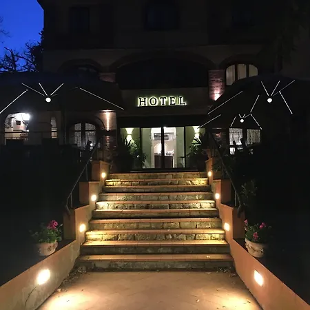 Hotel Ambrosina 3*