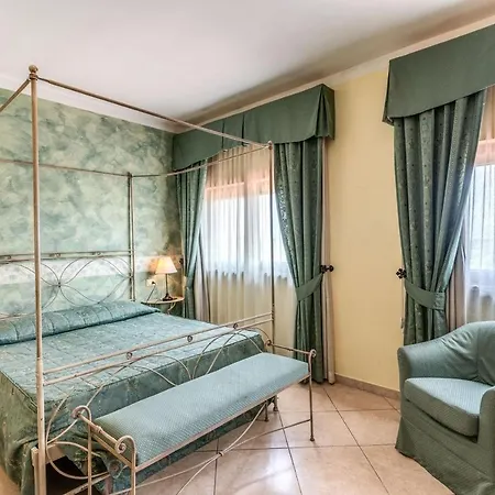 Hotel Ambrosina 3*