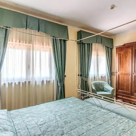 Ambrosina Hotel 3*