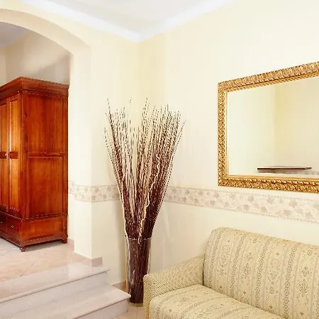 Ambrosina Hotel 3*